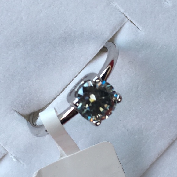 1.48 Moissanite solitaire sz 8 - Picture 4 of 9